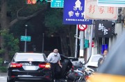 景德镇台当局这个单位的公车，给了狗了